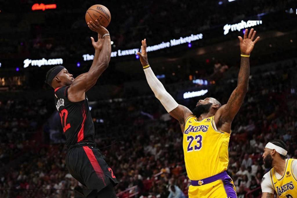 包含篮球界焦点:詹姆斯的精彩绝杀助湖人获胜的词条 包含篮球界焦点:詹姆斯的精彩绝杀助湖人获胜的词条