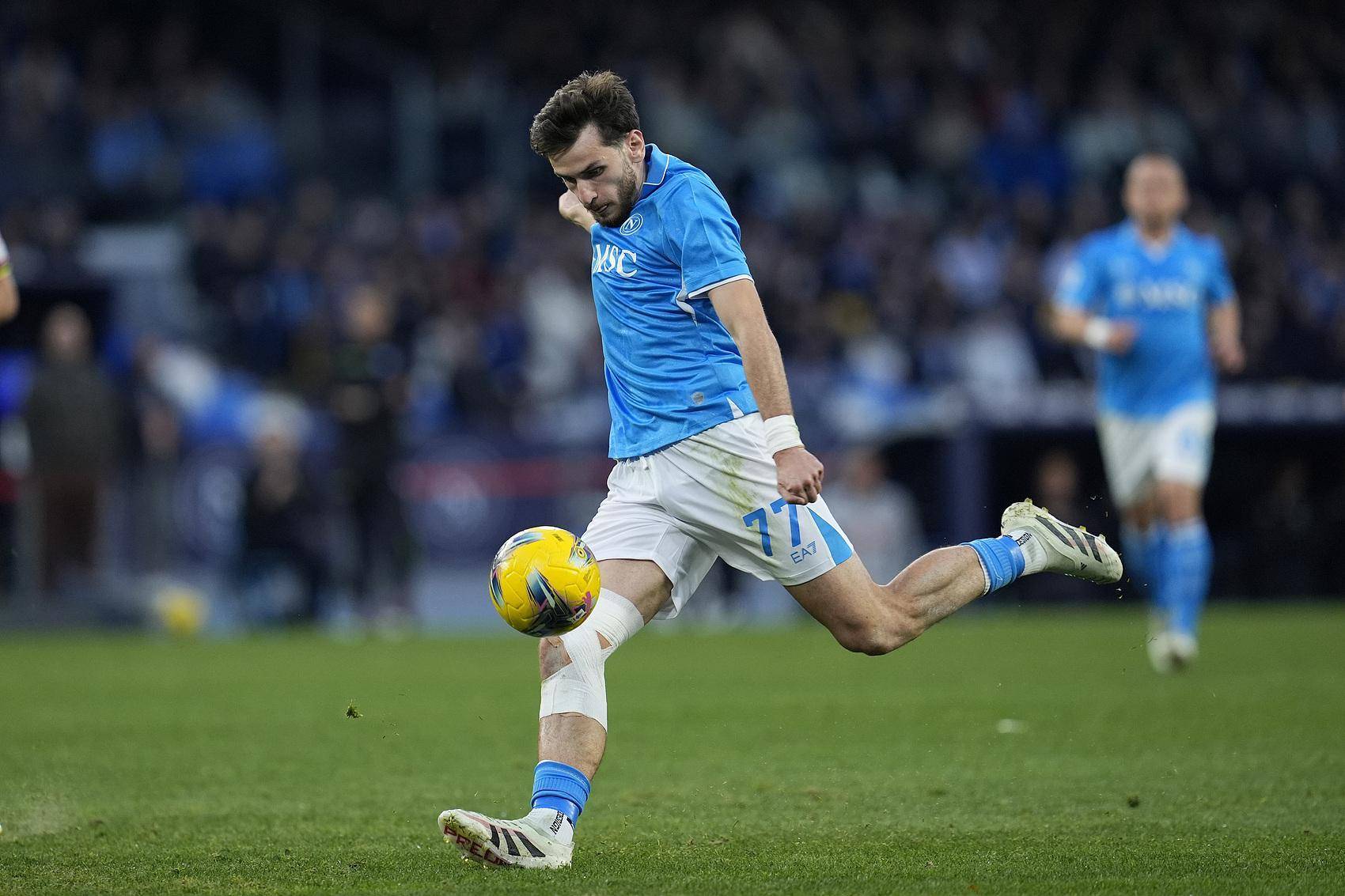 包含洛伦佐-因西涅或将加盟那不勒斯队，弥补前场火力的词条