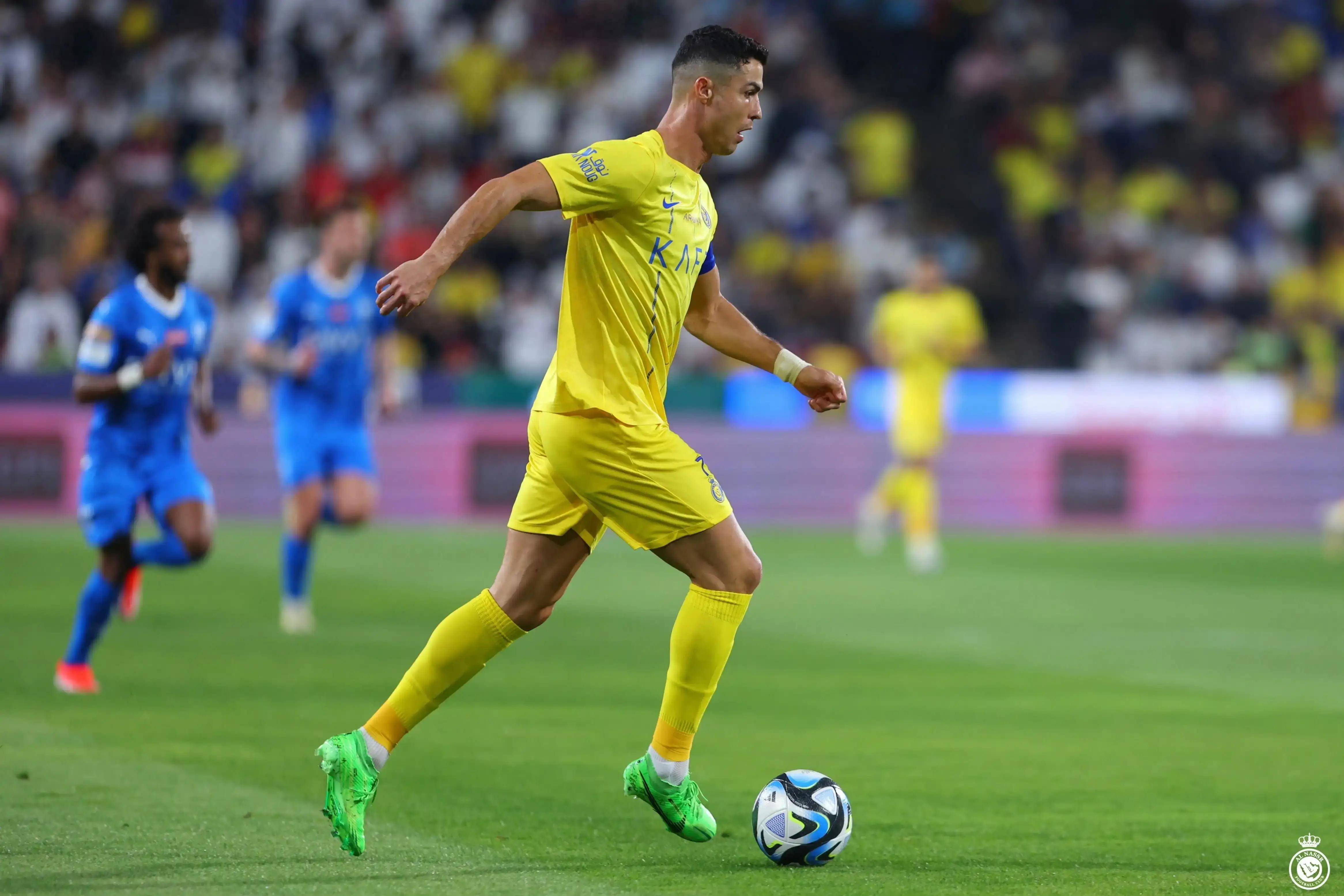 球队在比赛中狂飙三分球，取得连胜优势