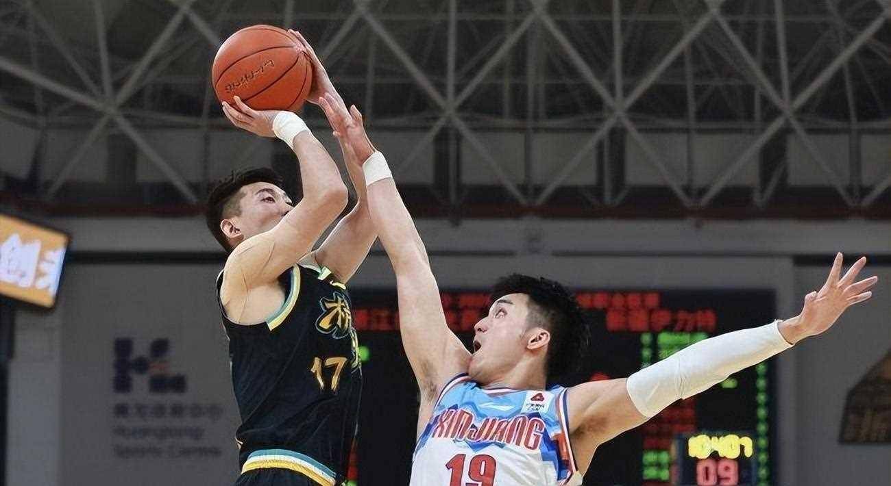 金年会-球员们在篮球比赛中展现出色技巧