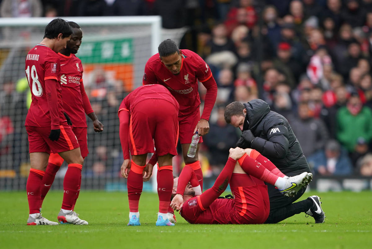 运动员在比赛中受伤,队伍面临人员调整问题 运动员在比赛中受伤,队伍面临人员调整问题