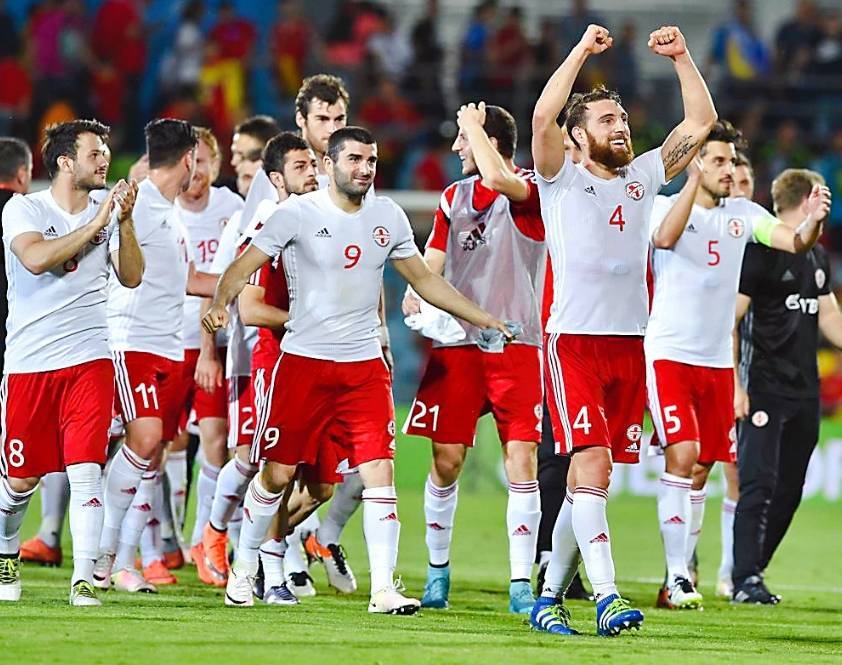 .欧洲杯预选赛中,出现多次令人期待的对决场面 .欧洲杯预选赛中,出现多次令人期待的对决场面