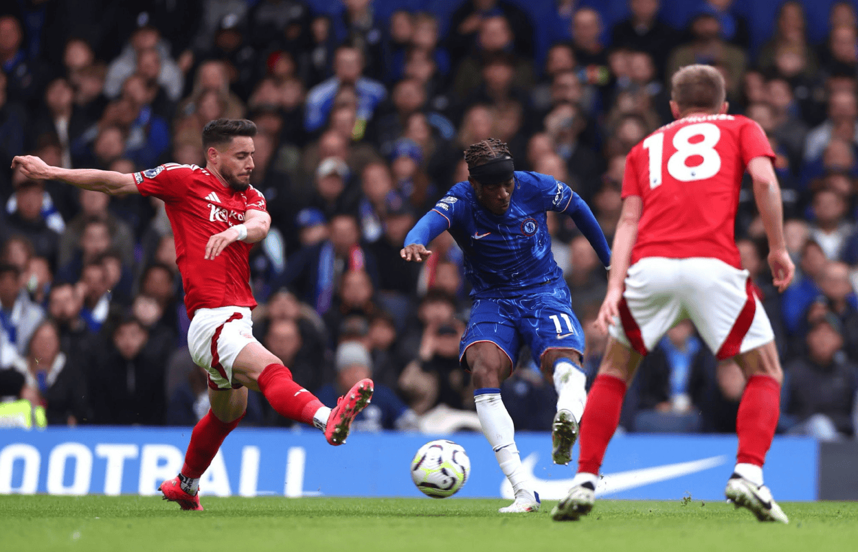 利物浦后卫线连续零封对手,稳扎稳打 利物浦后卫线连续零封对手,稳扎稳打