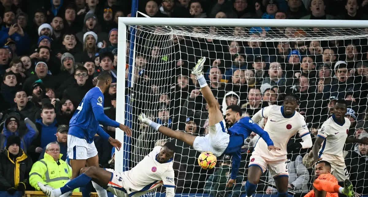 曼城豪取主场胜利，埃弗顿陷低谷的简单介绍