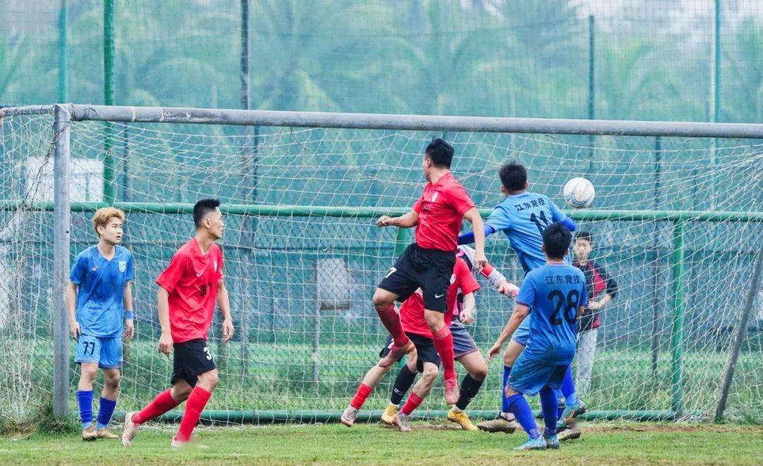 足球赛事的精彩剧情诱人，引发观众追捧的简单介绍