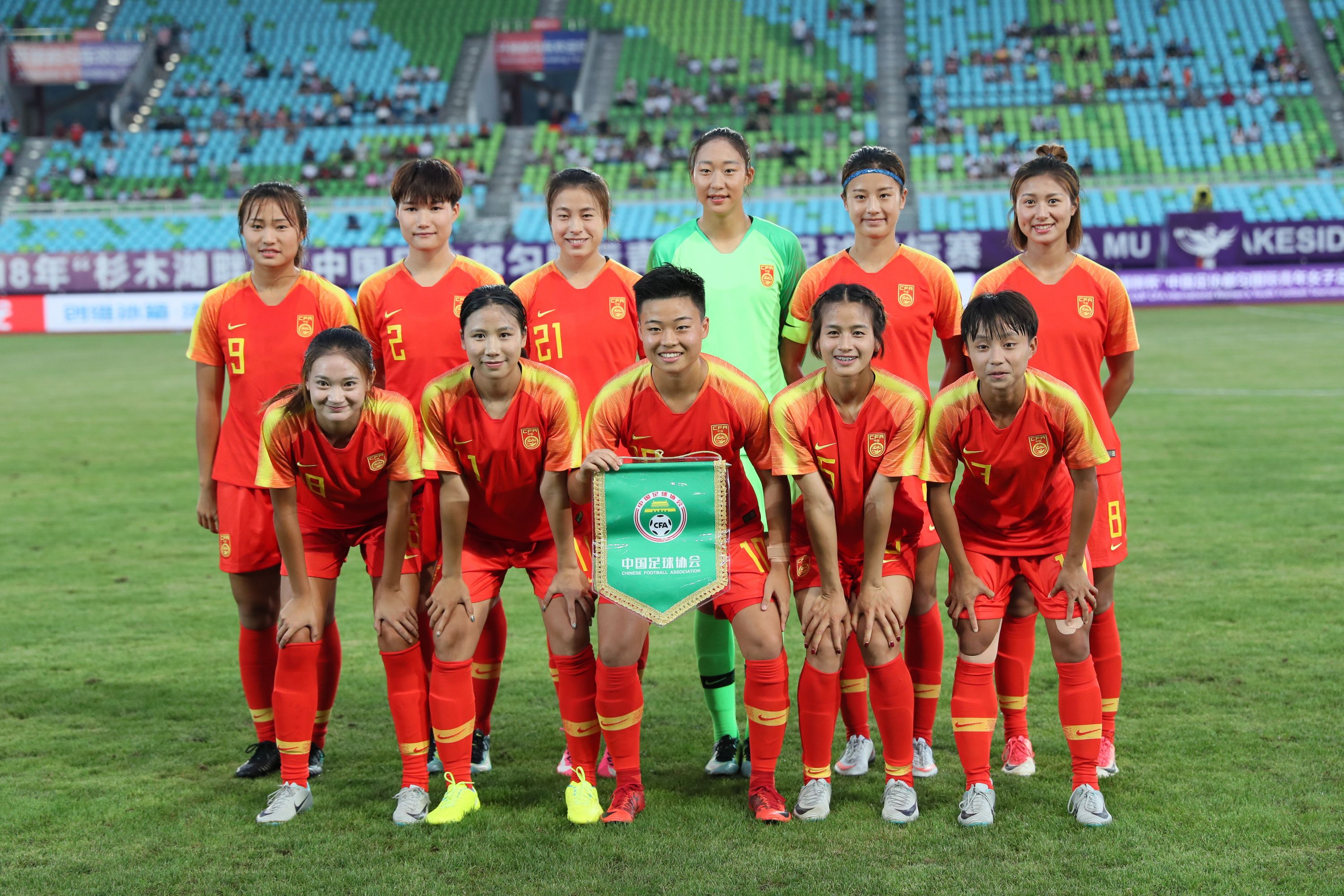 国际足球赛事中,女球员展现实力 国际足球赛事中,女球员展现实力