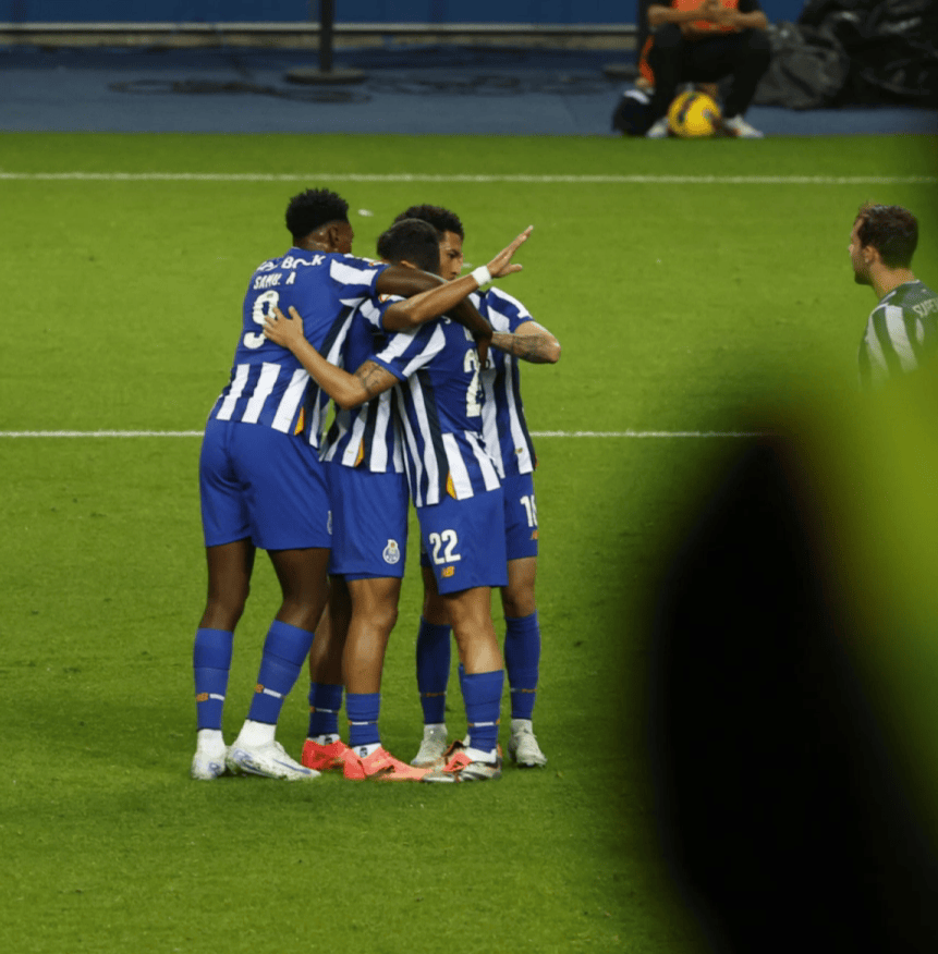 欧洲赛场强强对决频频上演,球迷热情高涨的简单介绍 欧洲赛场强强对决频频上演,球迷热情高涨的简单介绍