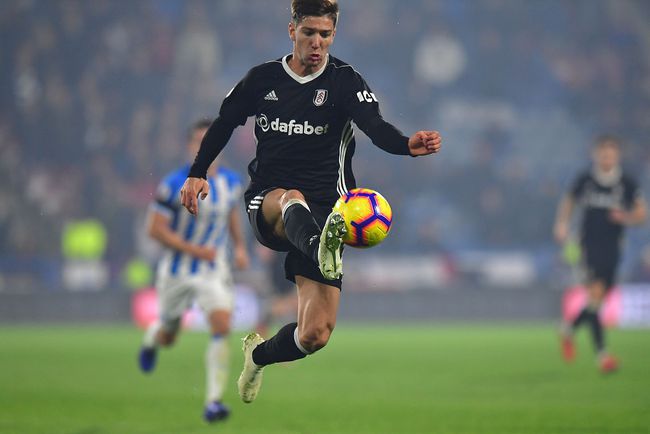 关于哈德斯菲尔德遭遇重大失利，积分榜下滑的信息