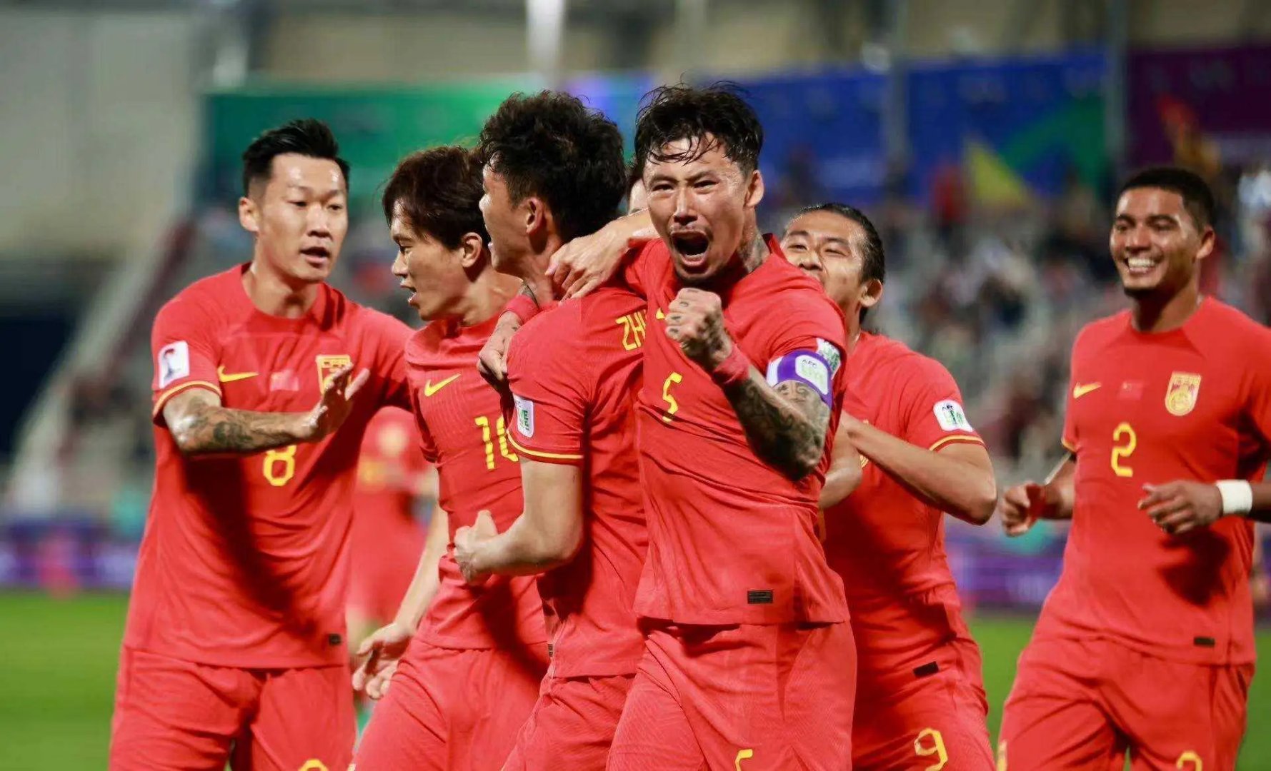 金年会体育-包含国内足球场上对决精彩纷呈比赛场面震撼人心的词条