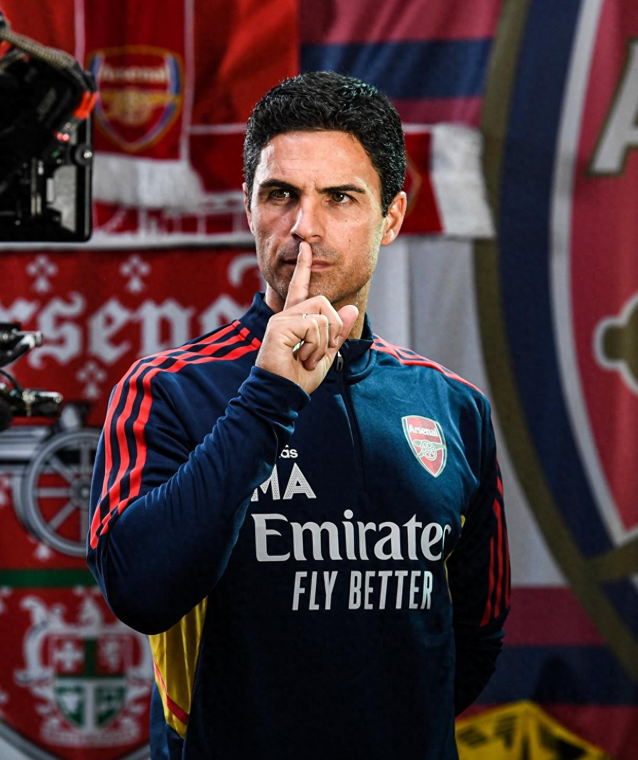 关于阿森纳中场受伤：主帅调整战术安排的信息