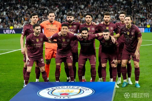 曼城后卫机警防守,确保球队不曾失分 曼城后卫机警防守,确保球队不曾失分