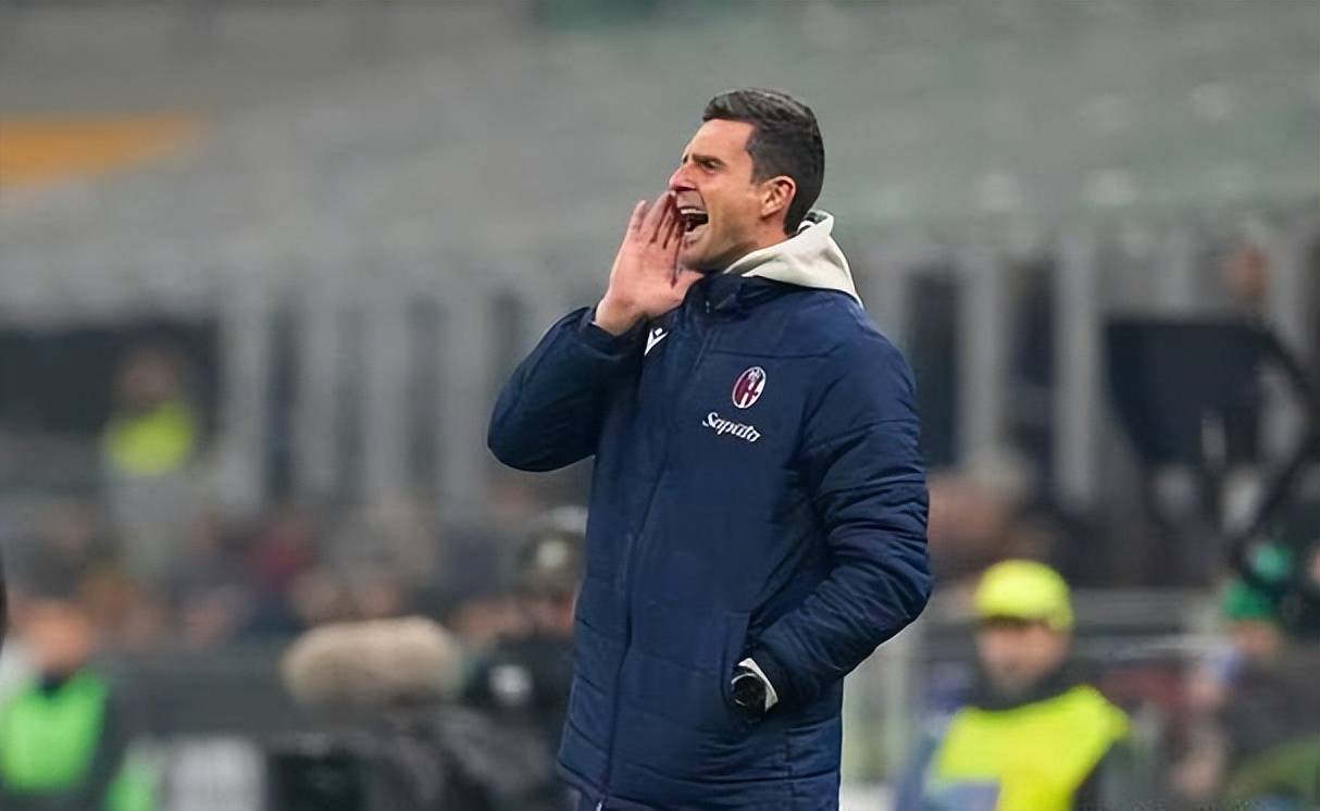 曼城后卫机警防守,确保球队不曾失分 曼城后卫机警防守,确保球队不曾失分