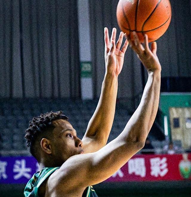 金年会下载-三分球绝杀惊艳全场，球队士气高昂的简单介绍