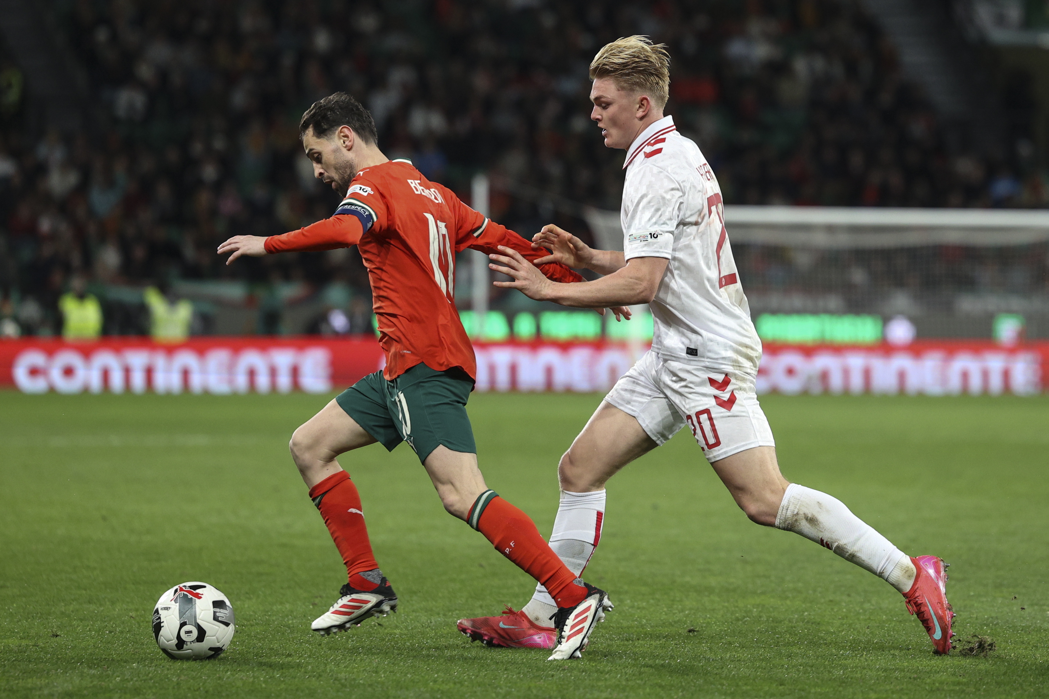 葡萄牙队击败冰岛晋级欧锦赛四强,荷兰惊险出局的简单介绍 葡萄牙队击败冰岛晋级欧锦赛四强,荷兰惊险出局的简单介绍