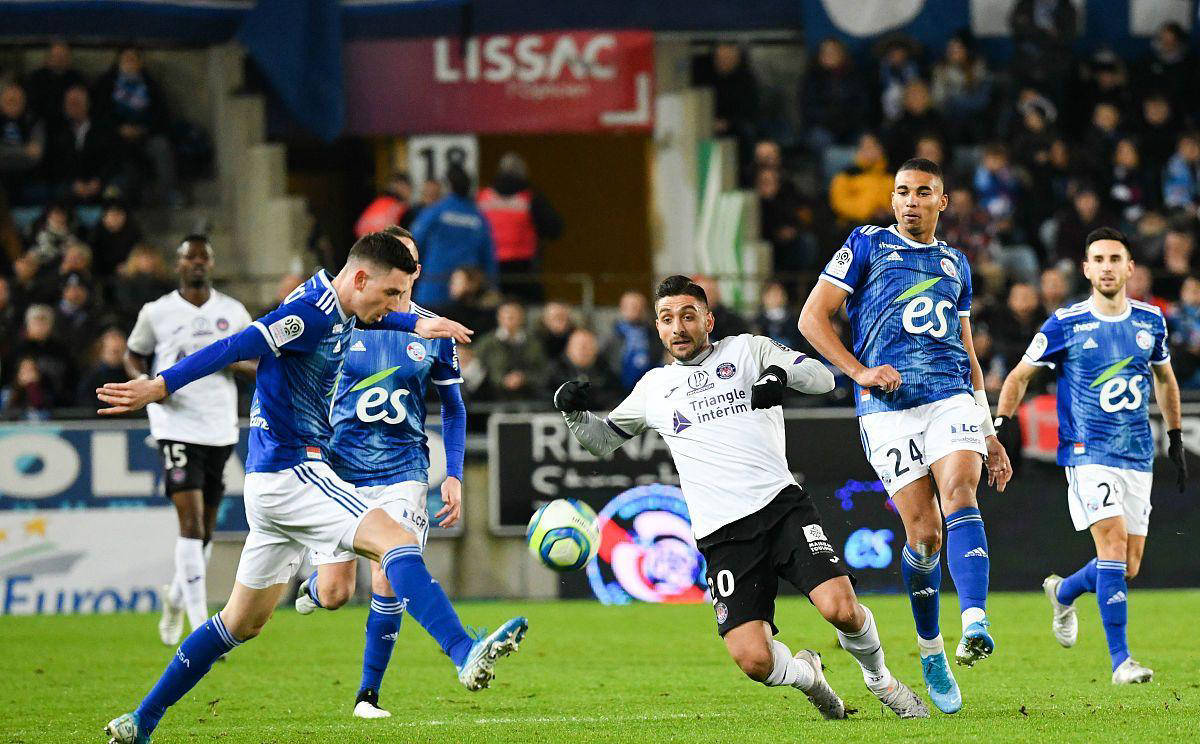 金年会娱乐-阿贾克斯勇夺重要胜利，球队士气高涨的简单介绍