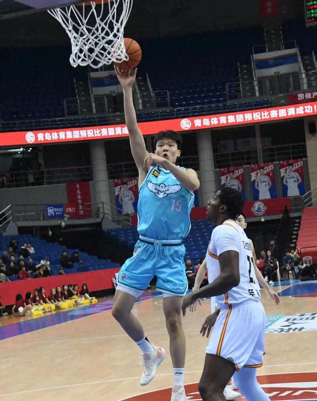金年会真人-青岛男篮再次获胜，稳坐榜首