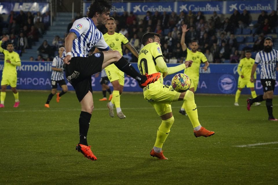 关于阿拉维斯小胜对手，成功保级希望的信息