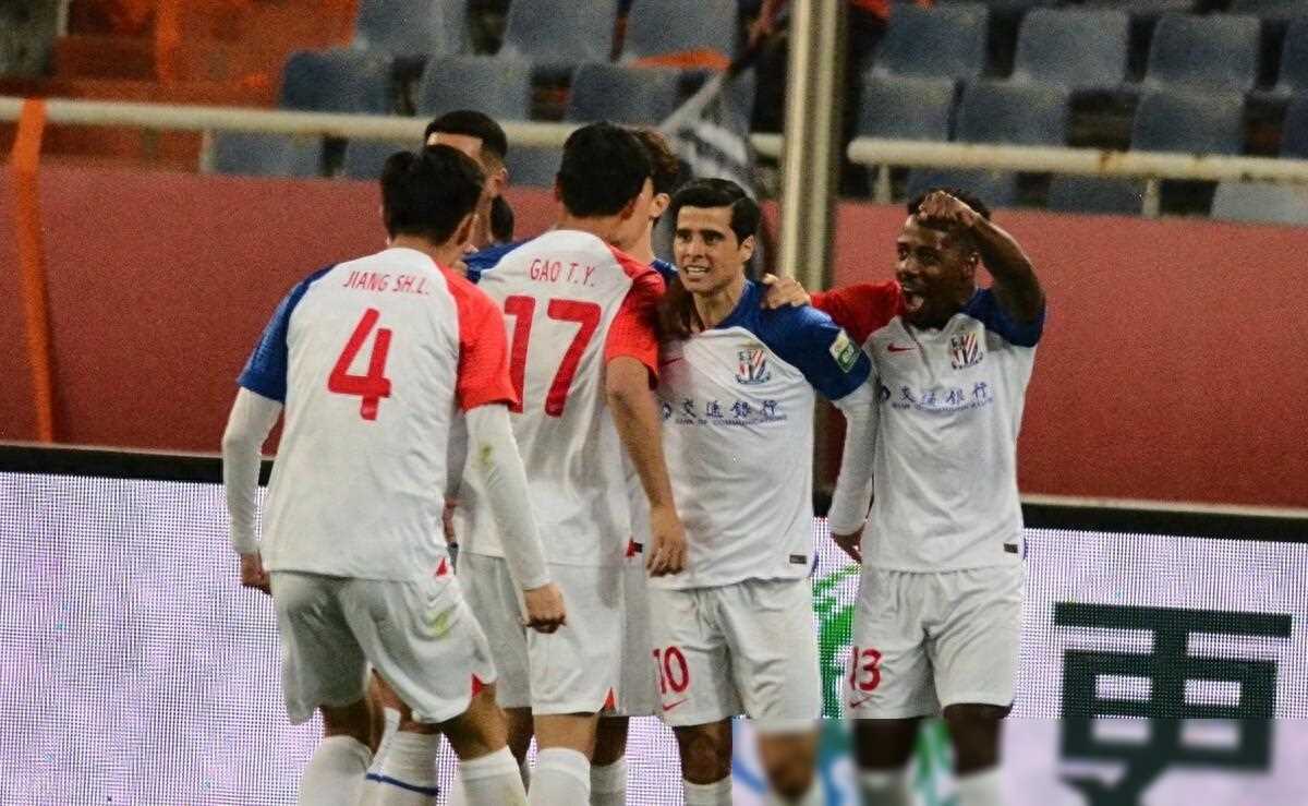 上海上港大胜天津泰达,继续保持领先位置 上海上港大胜天津泰达,继续保持领先位置