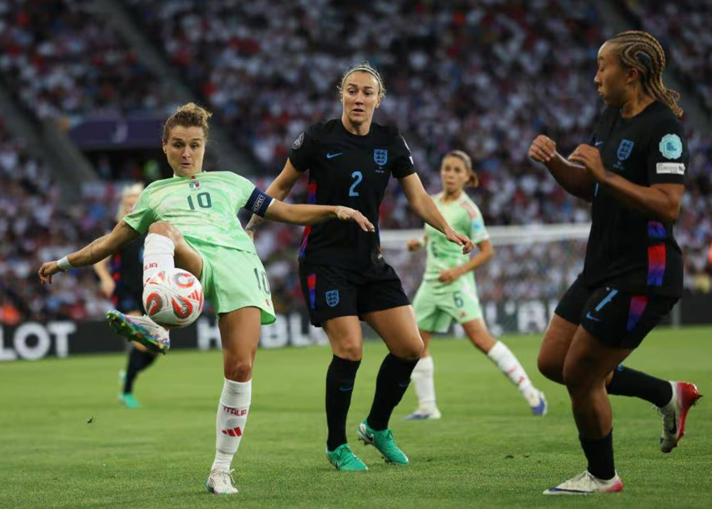 欧洲女足联赛新晋冠军崭露头角