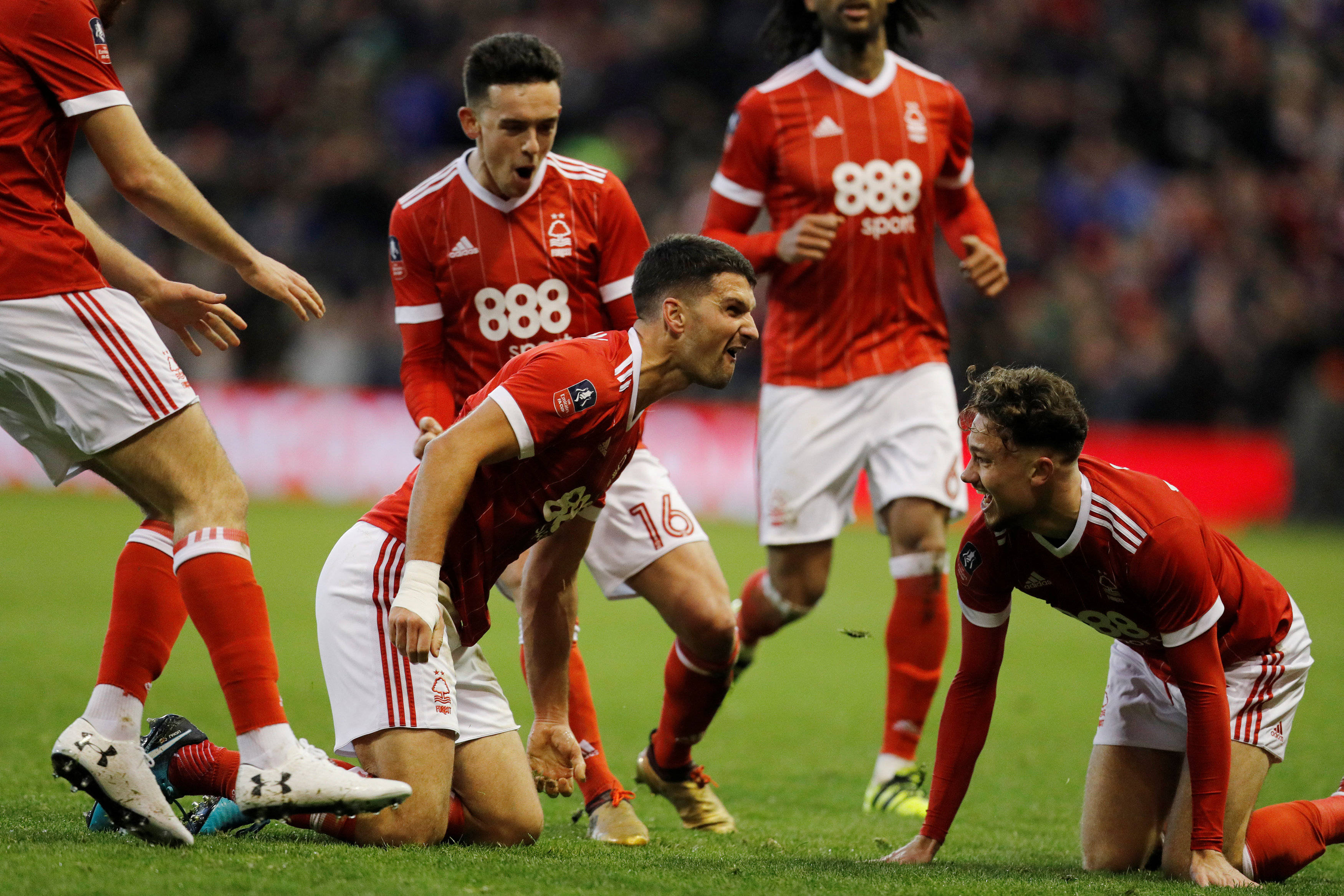 利物浦客场攻陷,保持不败纪录 利物浦客场攻陷,保持不败纪录