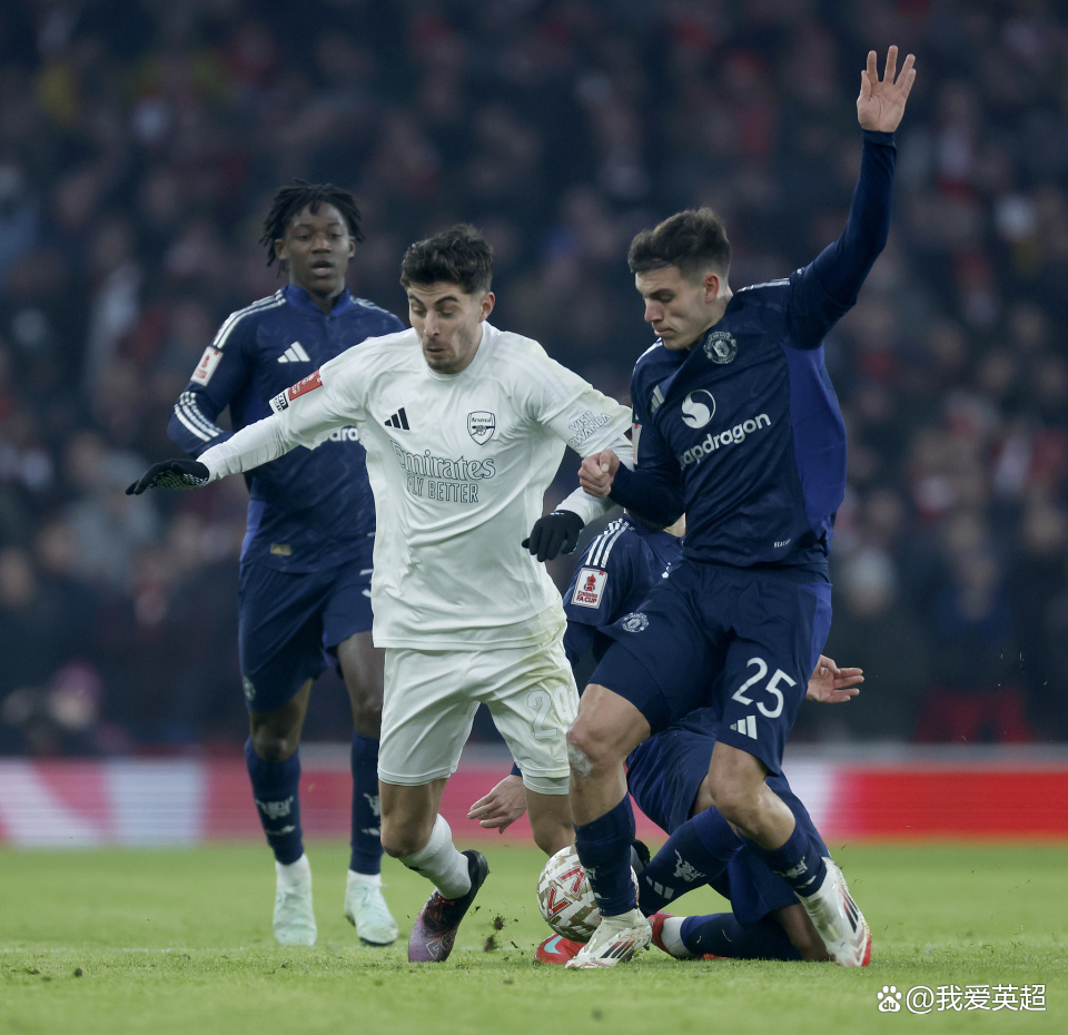 包含曼联主场逼平阿森纳，在积分榜上继续厮杀的词条