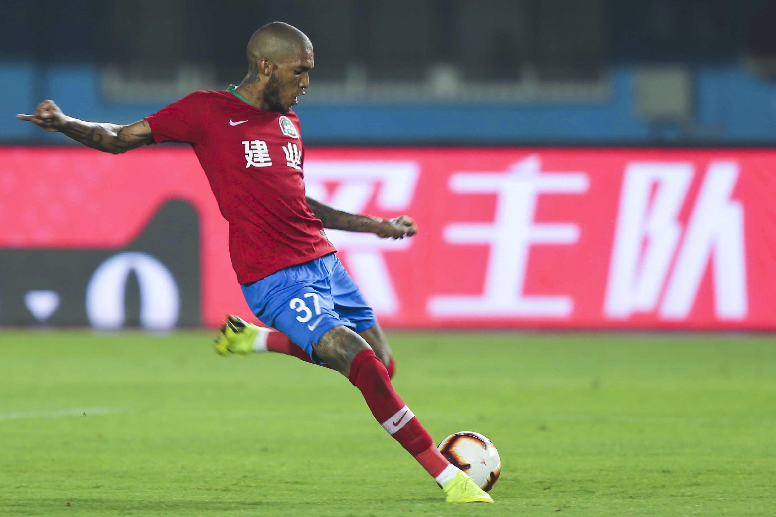 包含河南建业外援在训练中表现出色的词条