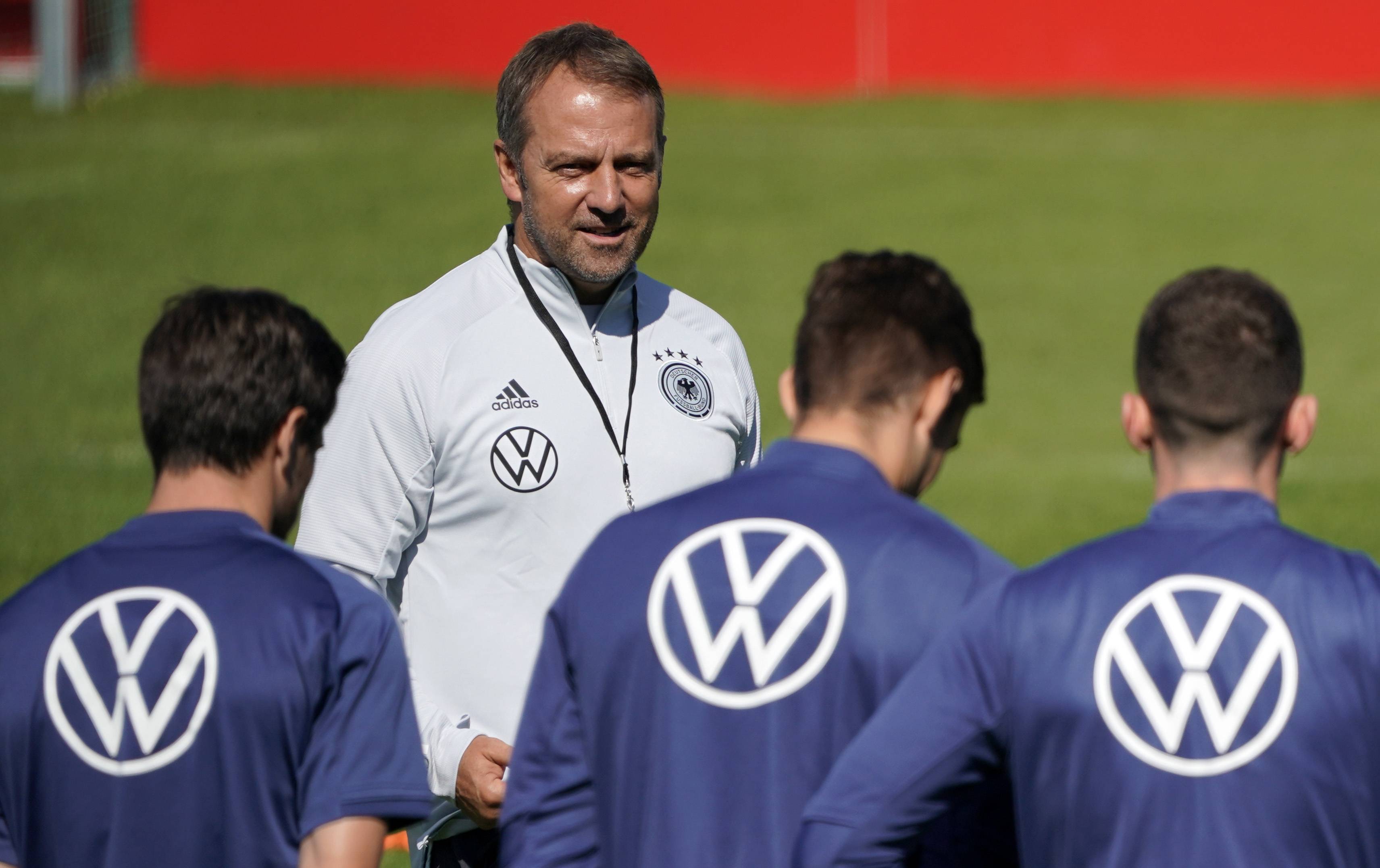 包含列支登登备战欧预赛，备受关注的词条