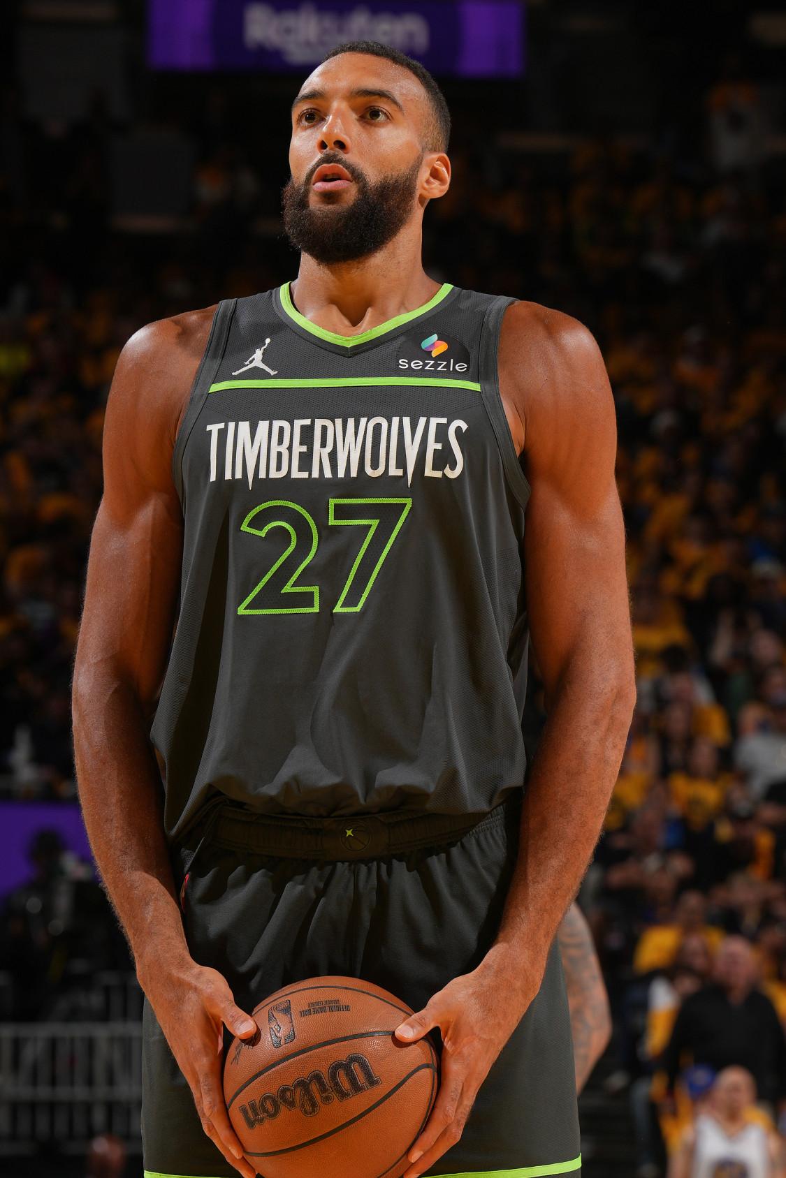 热火客场取胜森林狼，追平公牛的简单介绍