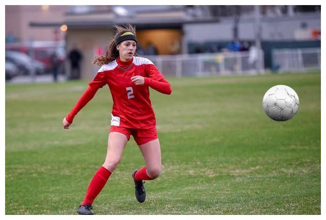 体育界女子足球赛事吸引观众热议的简单介绍 体育界女子足球赛事吸引观众热议的简单介绍