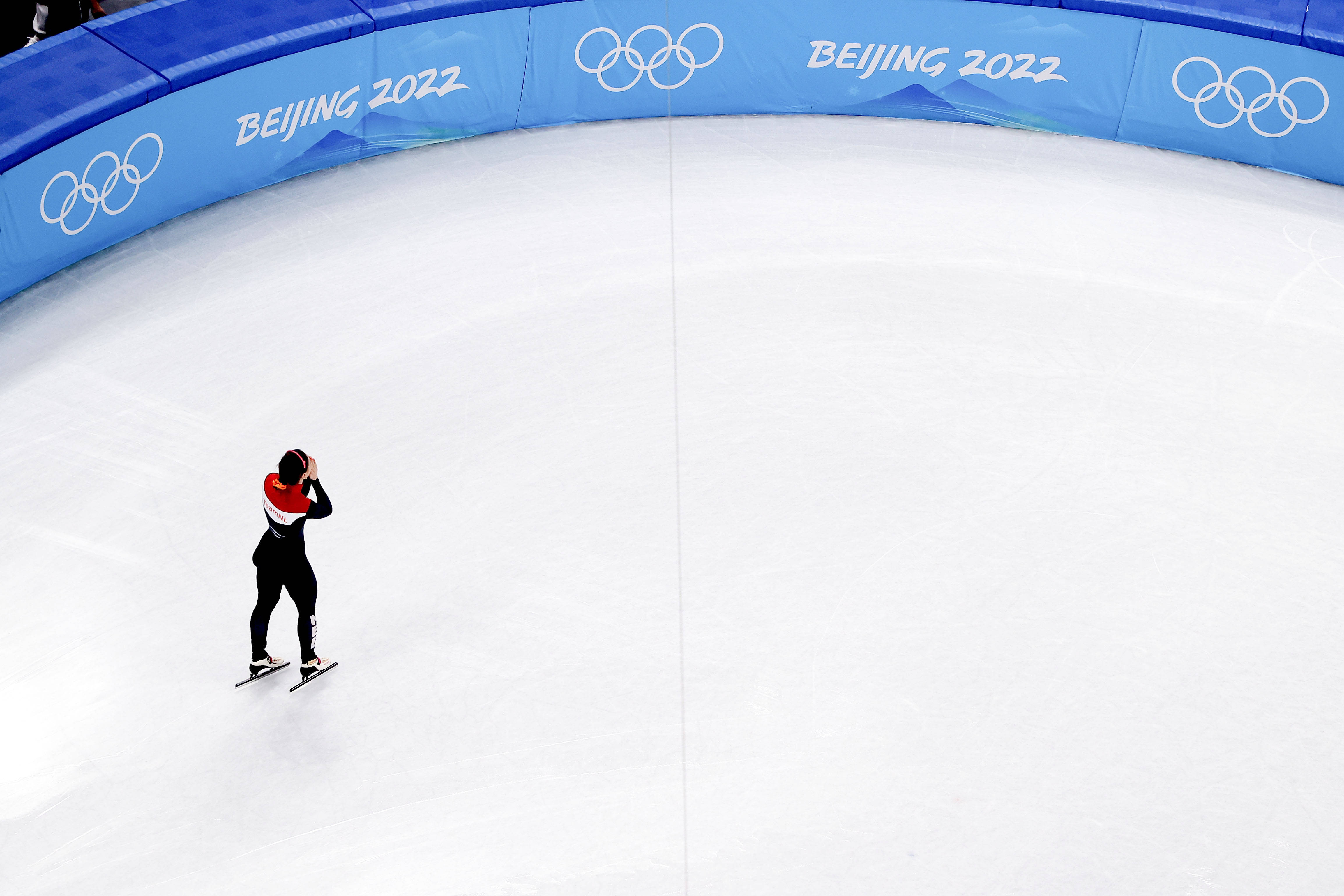 荷兰短道队夺得冠军,速度令人惊讶 荷兰短道队夺得冠军,速度令人惊讶