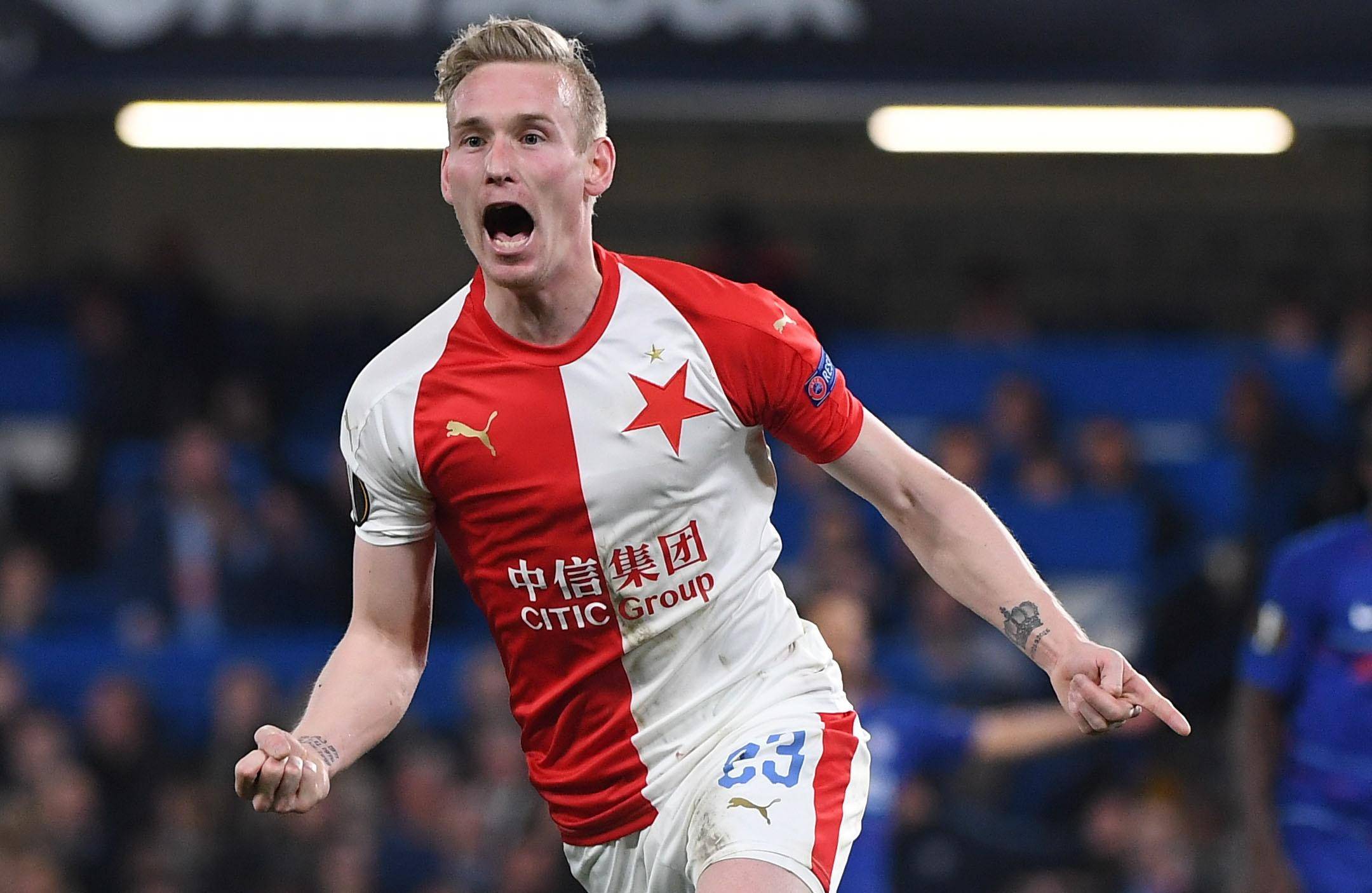 包含捷克斯拉维亚凌厉进攻，主场占尽优势得手的词条