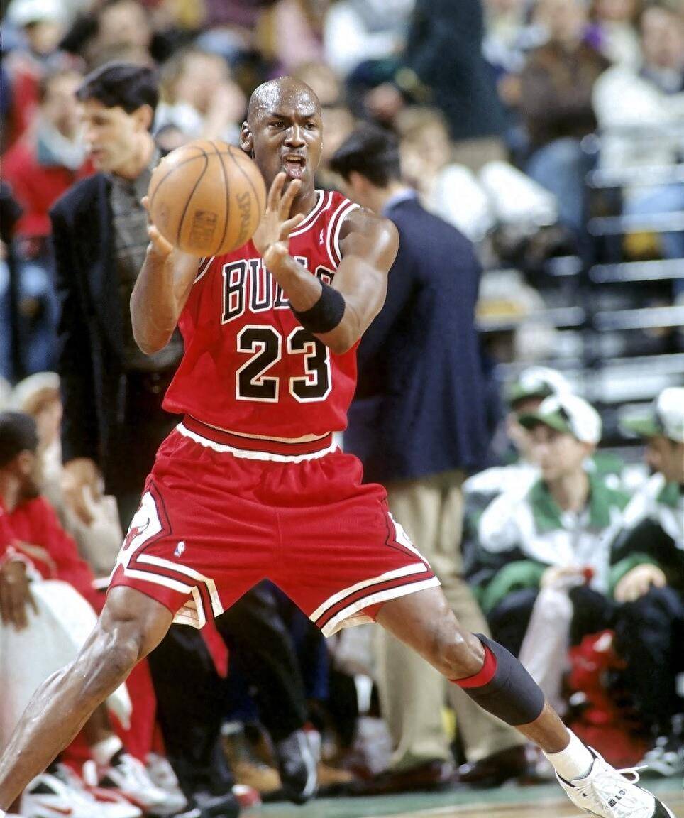 热火后卫迈克尔-乔丹连续发挥高效，稳固球队前场