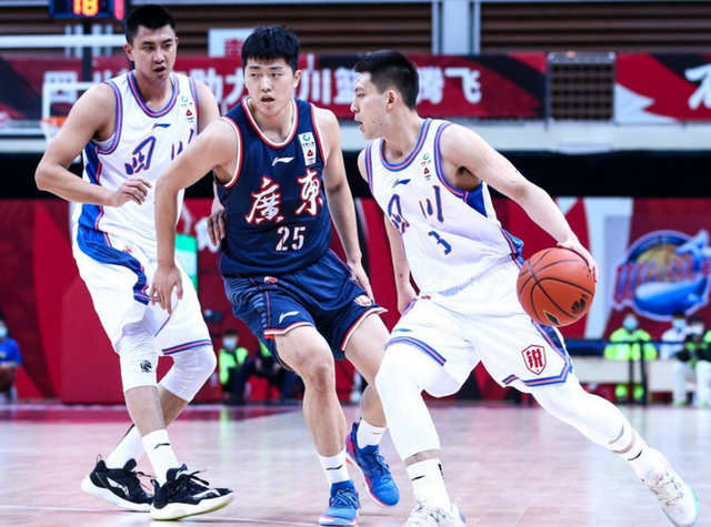 俄罗斯篮球联赛陷入停滞！多场比赛延期