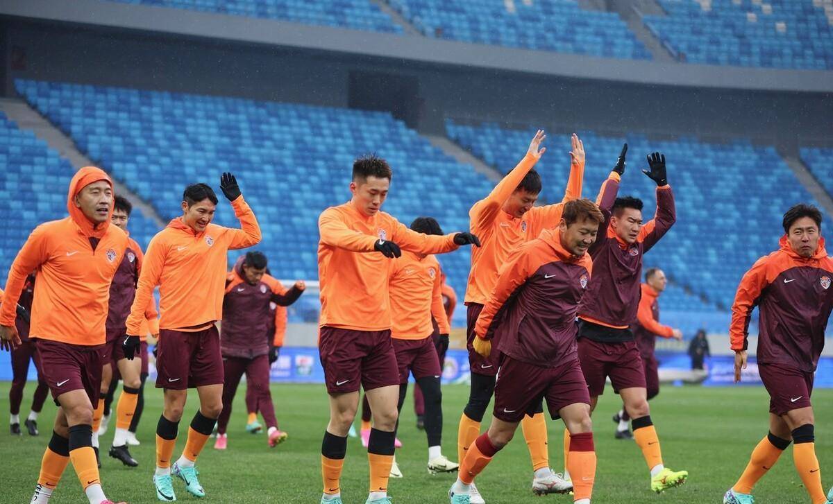 jinnianhui-包含夺冠疯狂争夺，球队团结一心目标明确的词条