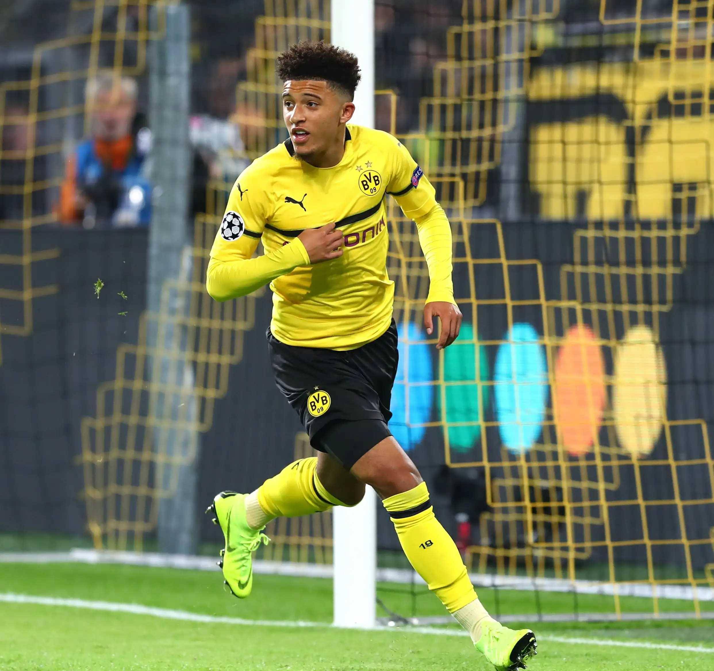 多特蒙德客场大胜,稳坐德甲积分榜第二 多特蒙德客场大胜,稳坐德甲积分榜第二