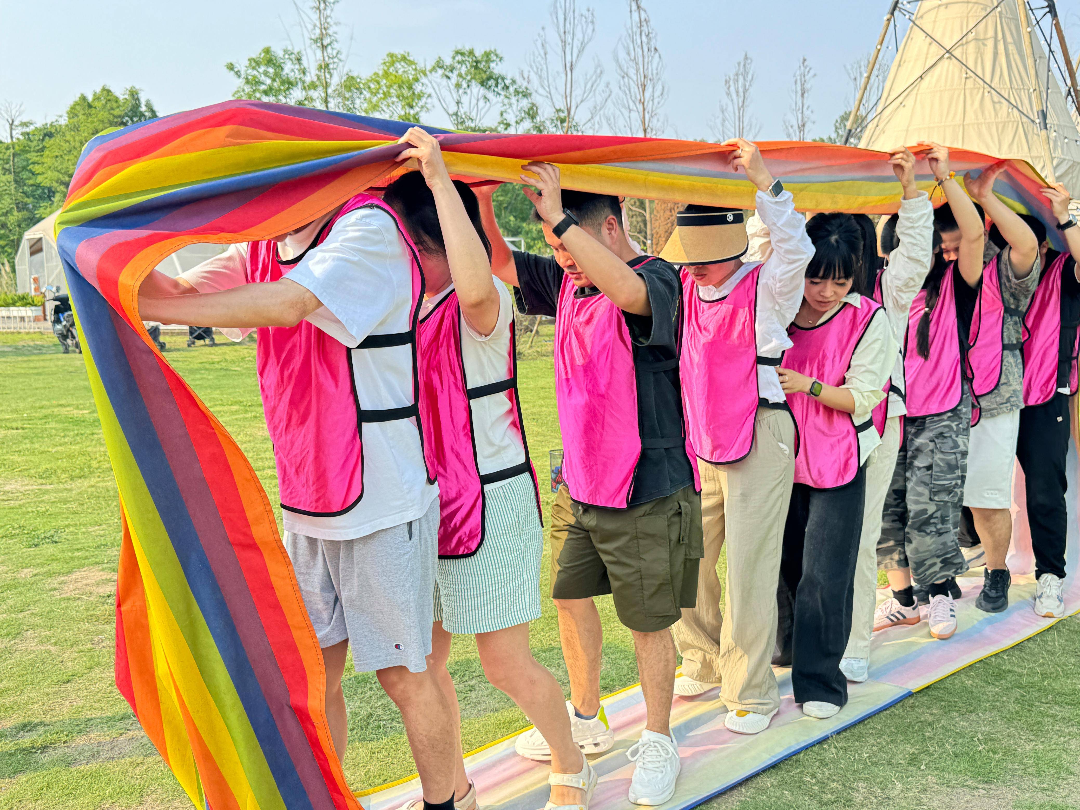 团队合作紧密,球员默契配合 团队合作紧密,球员默契配合