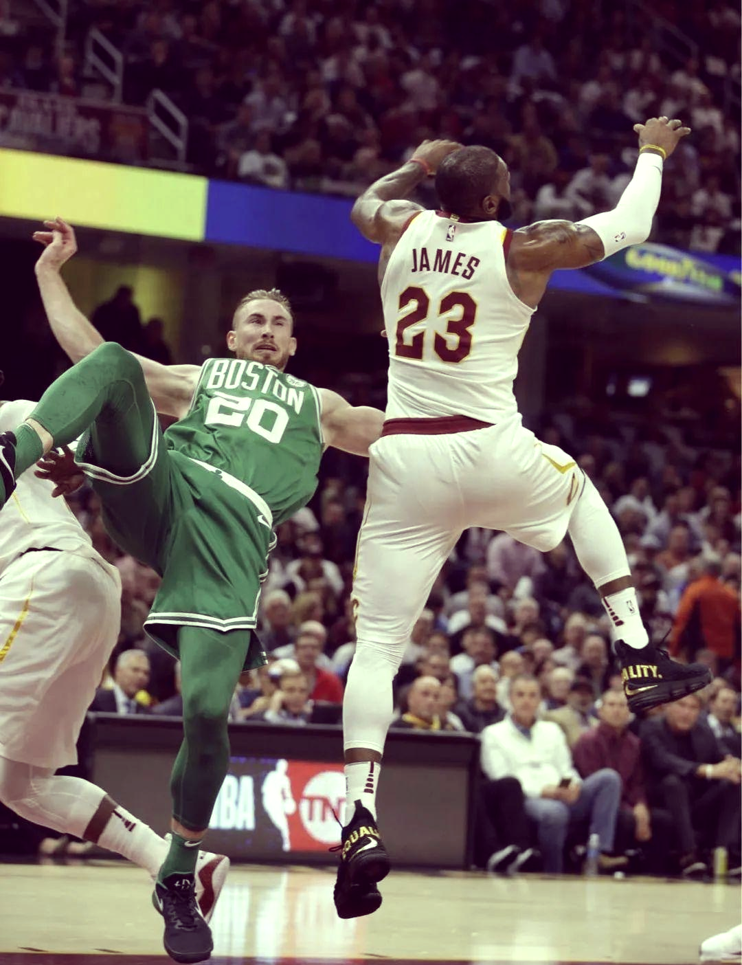 关于「凯尔特人击败老鹰，海沃德砍下30+」的信息