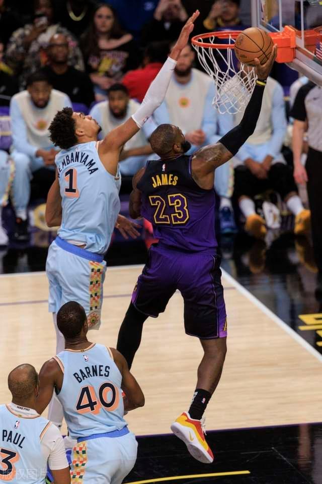 关于湖人遭遇马刺逆转,遗憾失利的信息 关于湖人遭遇马刺逆转,遗憾失利的信息