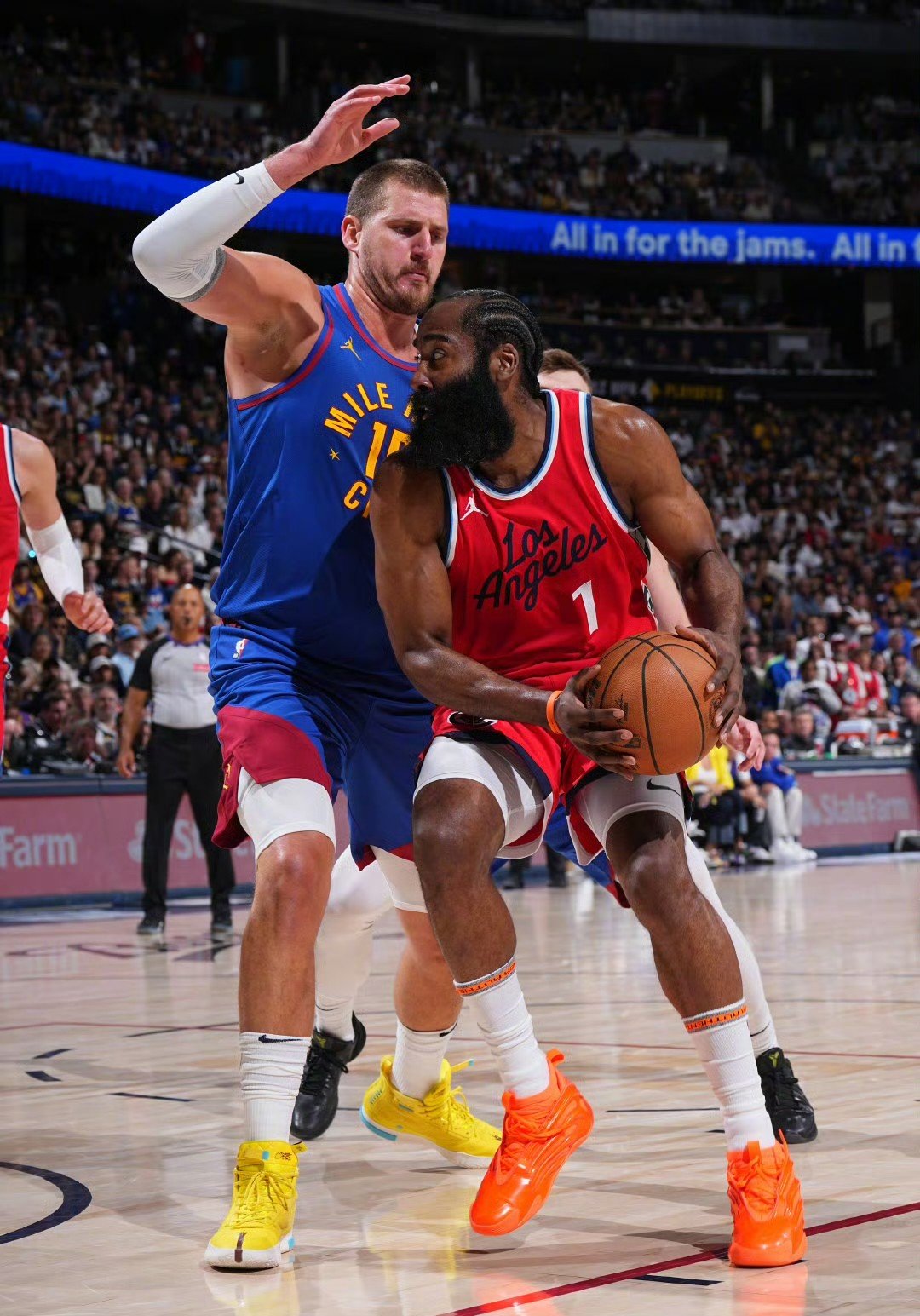 关于76人客场逆转掘金，取得三连胜的信息