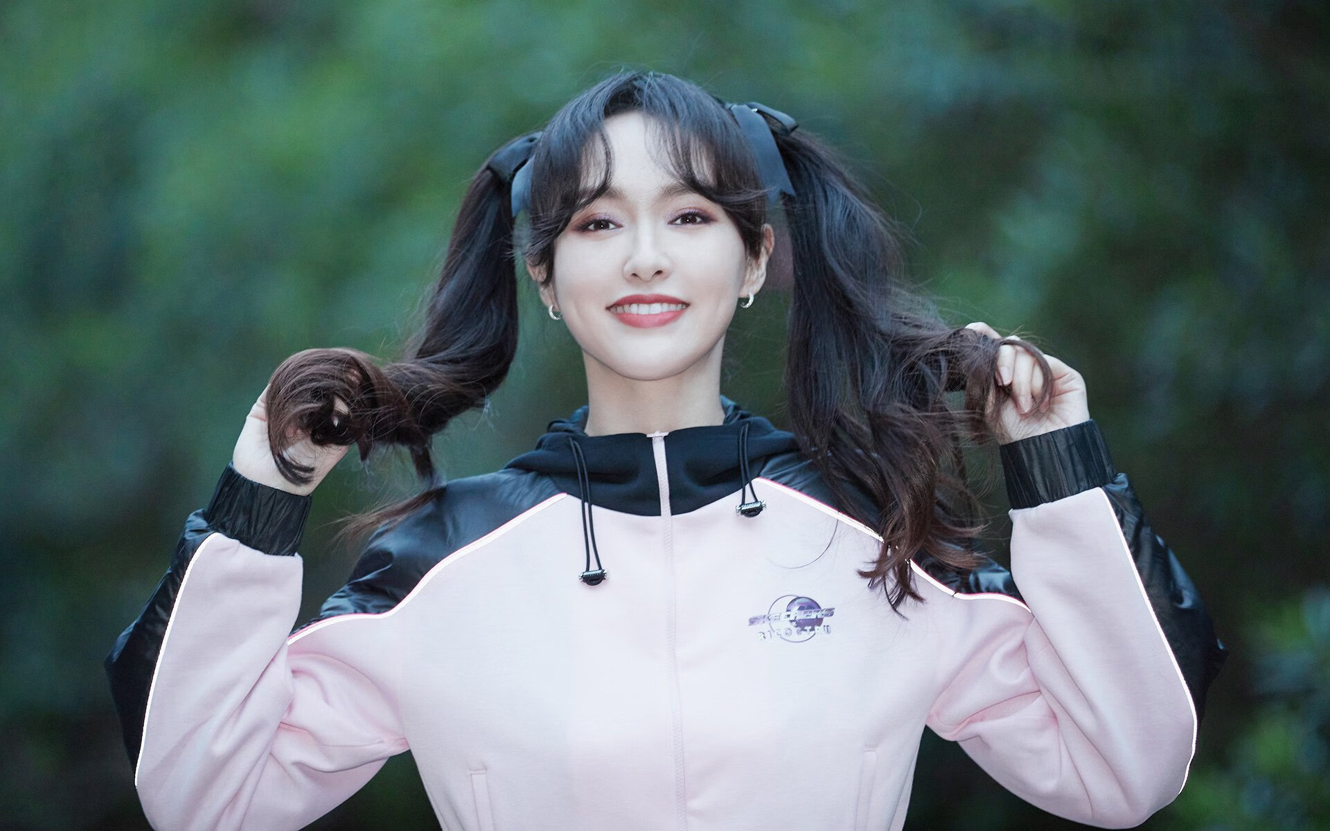 德甲争冠烽火连天，利物浦压哨绝杀比利亚雷亚尔—欧洲足球之夜的激情交响