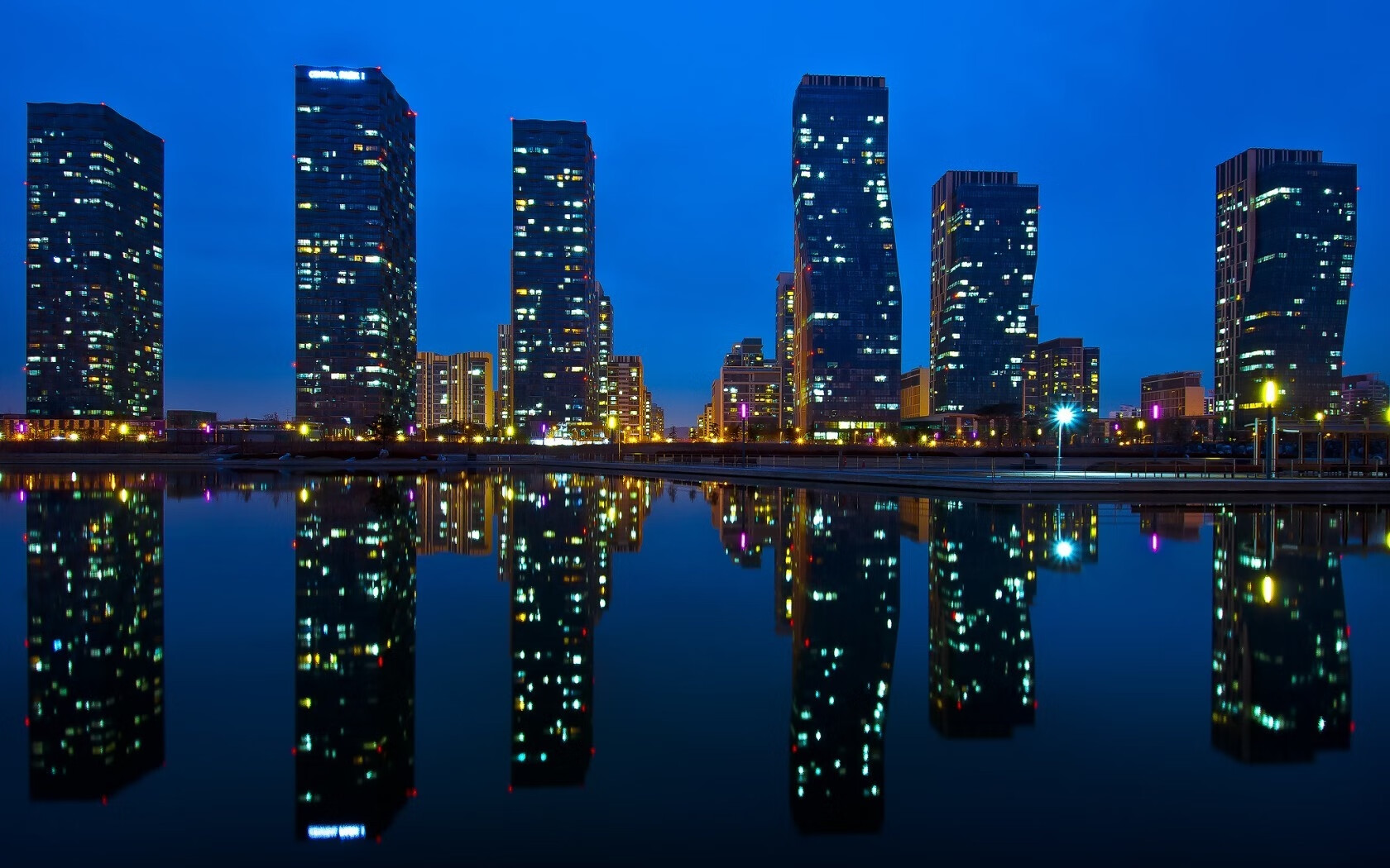 斯通斯一锤定音！塞维利亚创造历史淘汰德国战车