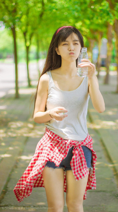 慈善赛巅峰对决，AC米兰对阵哥伦比亚，梅西状态火热闪耀全场