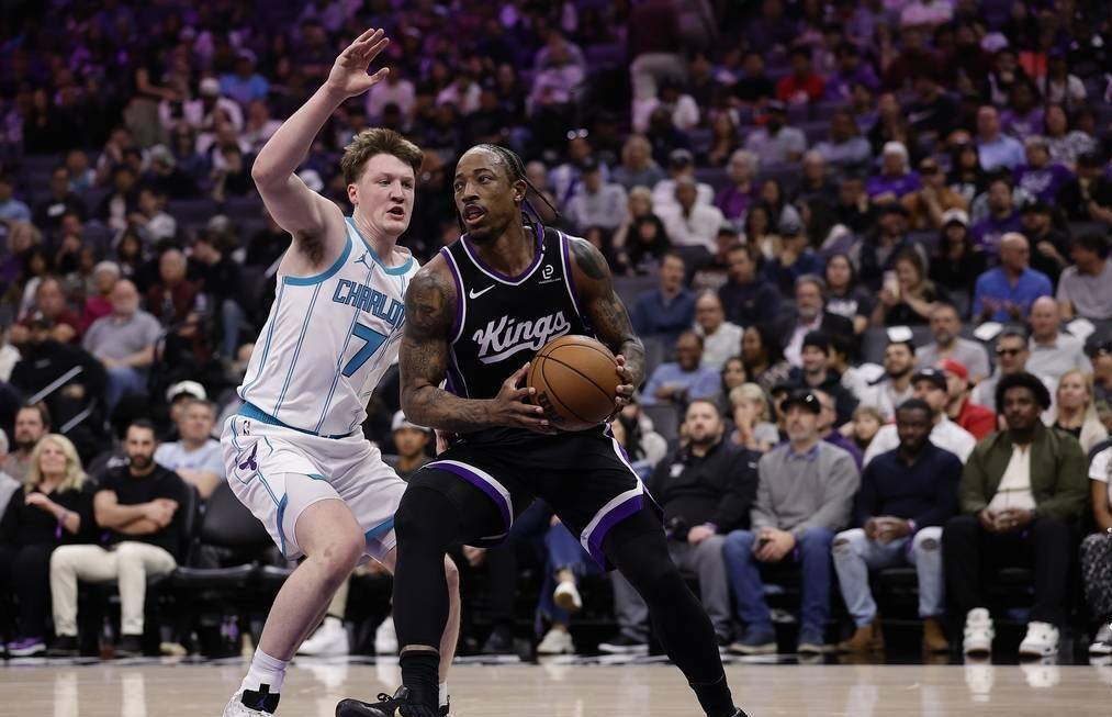 德罗赞展现巨星价值，太阳加时取胜魔术